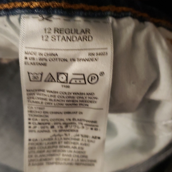 OLD NAVY BOYFRIEND SKINNY - Distressed, Mid-Rise - Picture 4 of 8